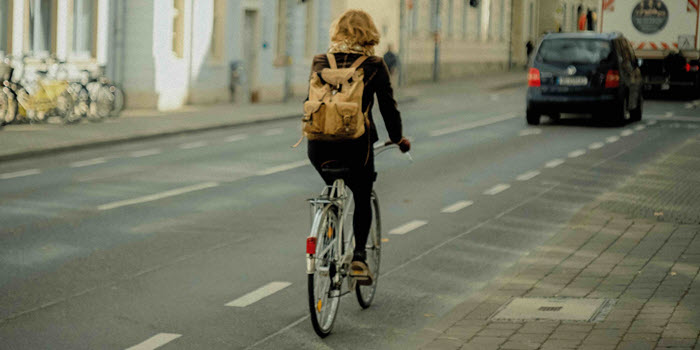 Ponerse en la bicicleta-escala